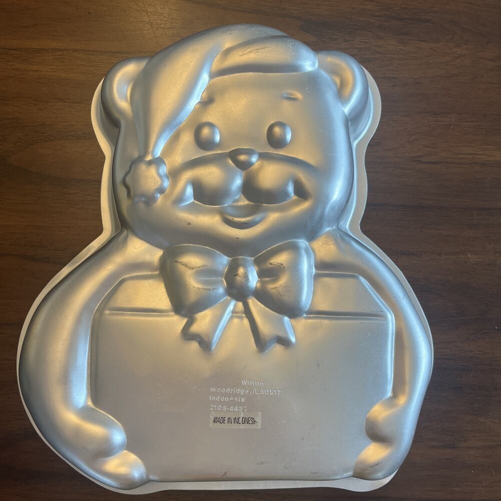 Vintage 1991 Wilton Teddy Bear with Present Cake Pan 2105-4432